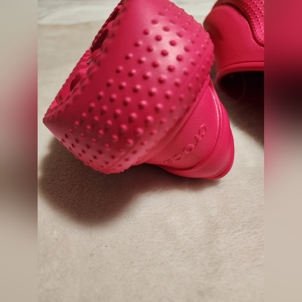 CROCS Kids Water Shoes - Vibrant Pink - Picture 3 of 4